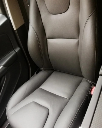 Volvo V60 Cross Country cena 61700 przebieg: 230000, rok produkcji 2018 z Opoczno małe 704